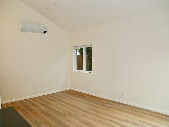 4th image of 1922 San Andres St #B