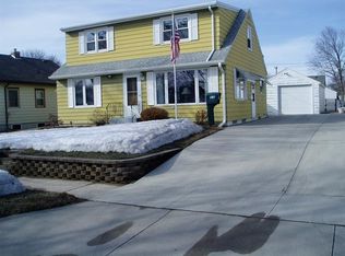 816 11th St NE, Mason City, IA 50401
