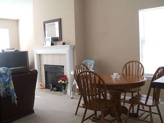 3rd image of 267 W Fairlane Pl
