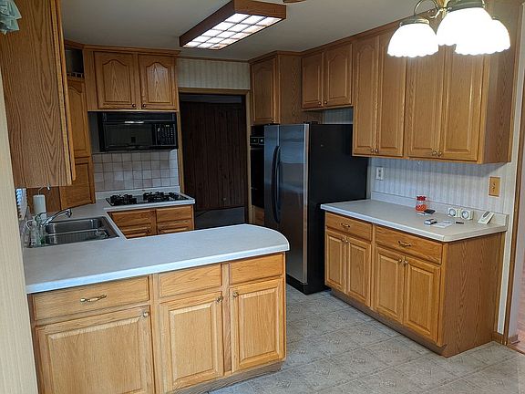5th image of 1220 Laurie Ln