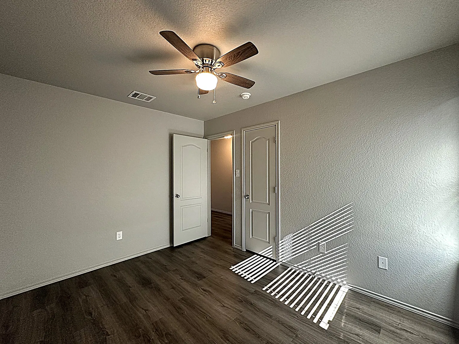 3 bed, 1122 sqft, $1,350 — Photo 2