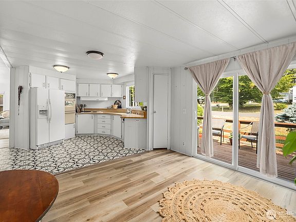 4th image of 10029 Whitecap Drive NW
