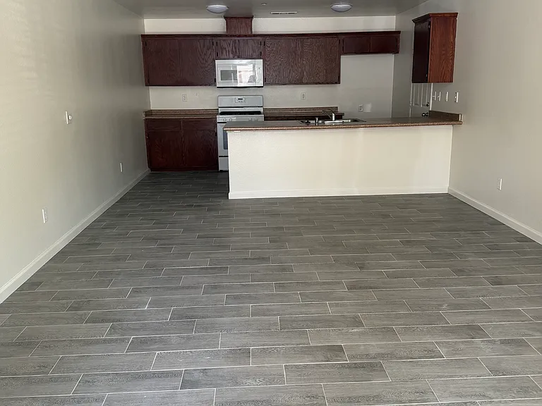 619 W Glaze Ave #C — Photo 2