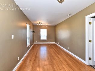 3340 E King Pl, Tulsa, OK 74115
