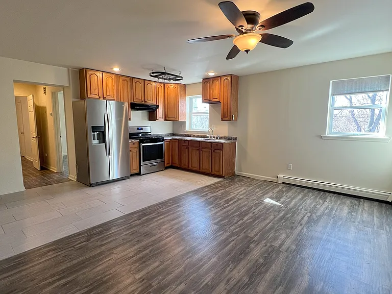 27 E Main St #5 — Photo 4