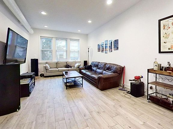 3rd image of 1331 W Addison St #1339-3A
