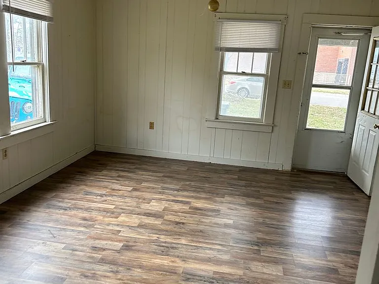 718 S Adams Ave — Photo 3