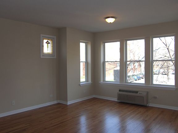 4th image of 2456 N Hamlin Ave #1
