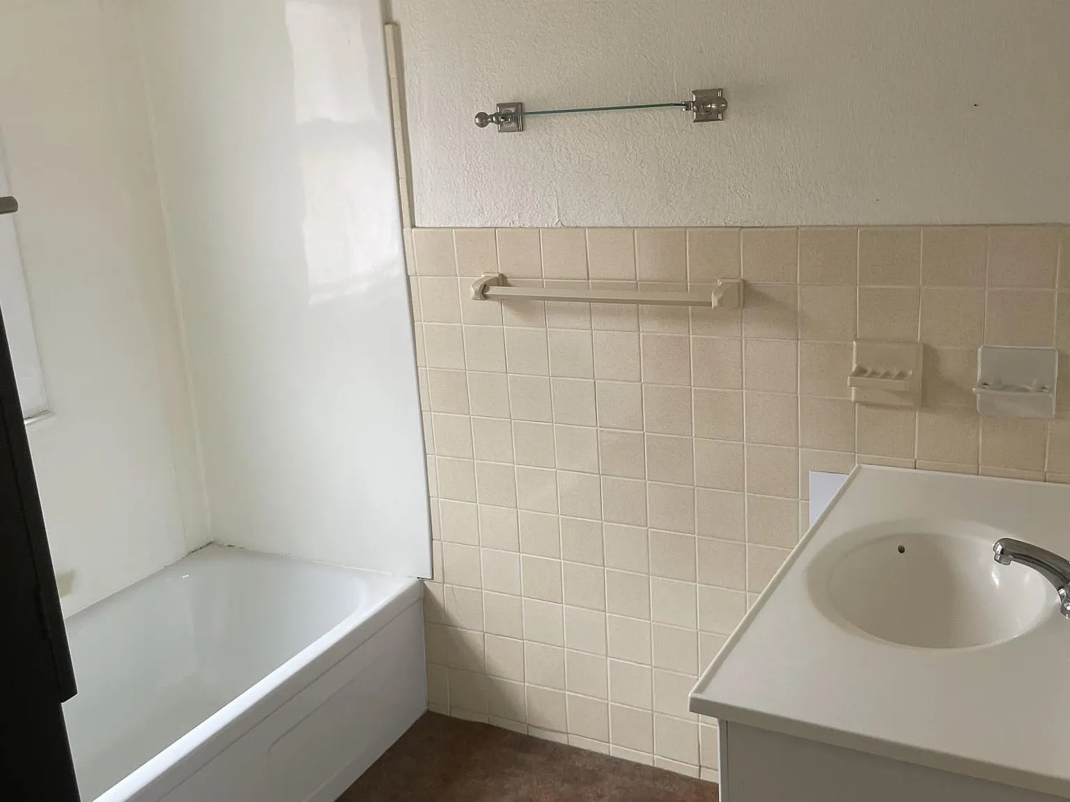 2 bed, 850 sqft, $1,195 — Photo 3