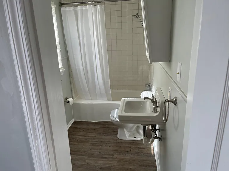 1610 Montgomery Ave — Photo 6
