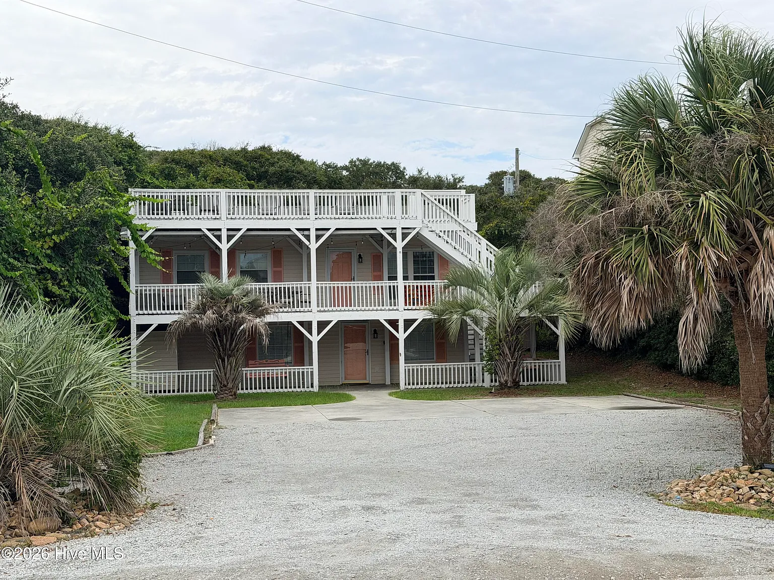 5 bed, 2.0 bath, 1728 sqft, $2,500 — Photo 1