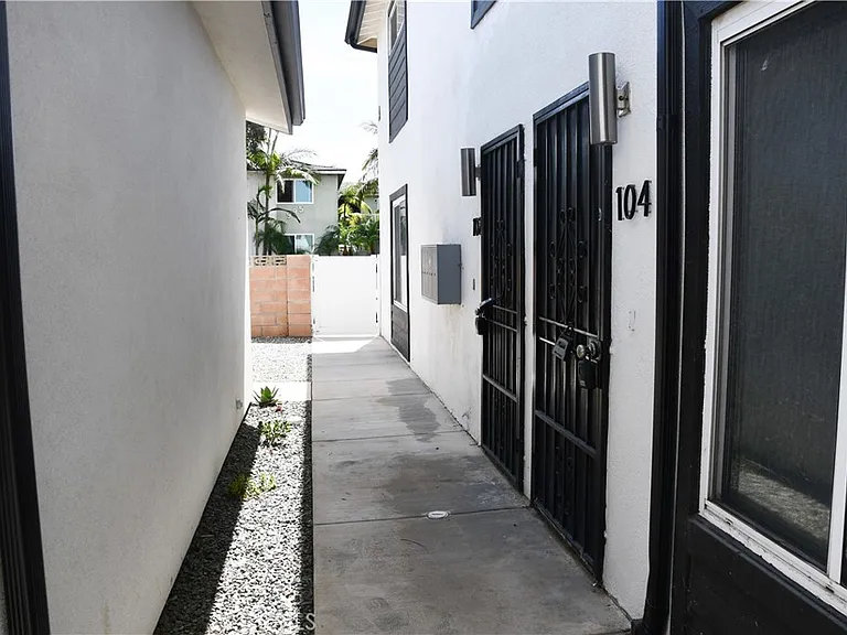 994 Valencia St #104 — Photo 37