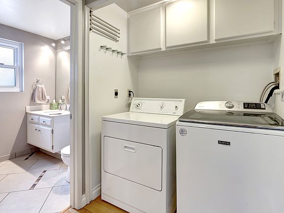 5th image of 3 Holly Hill Ln