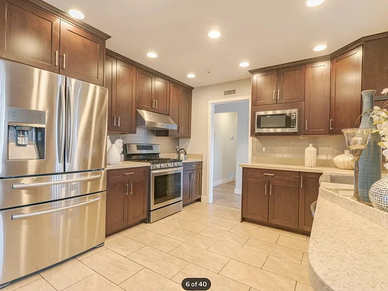 1211 Homestead Ln — Photo 11