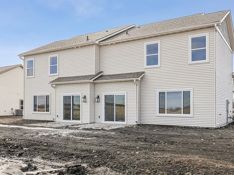 915 Henryson St — Photo 21