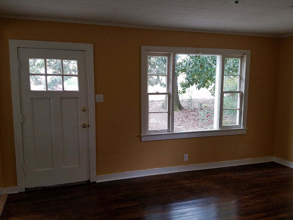 1st image of 704 Hill N Dale Dr