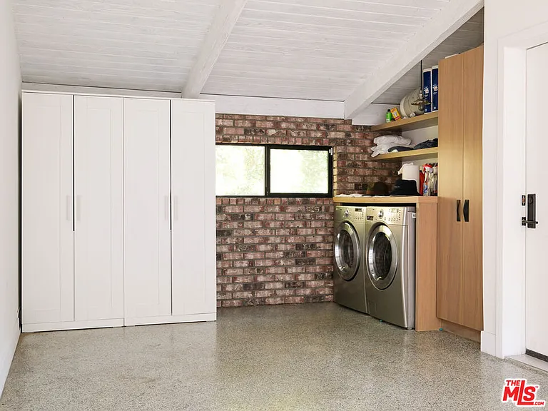 1310 Londonderry Pl — Photo 21