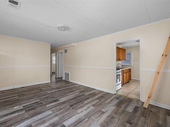 4th image of 110 Paul Ave