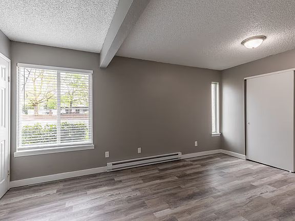 5th image of 2500 Lancaster Dr NE #6