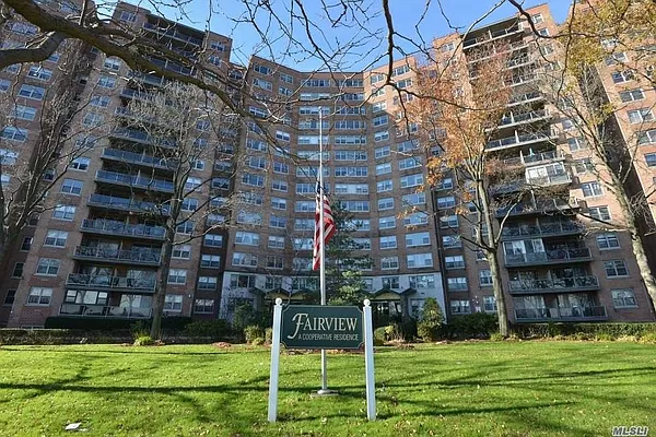 61-20 Grand Cent Parkway #A1404