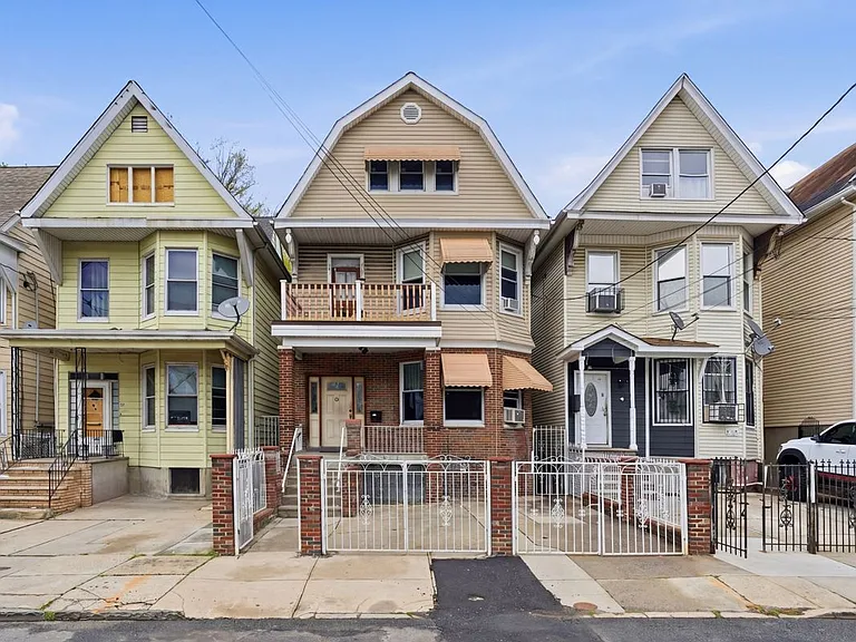 18 Boyd Ave — Photo 4
