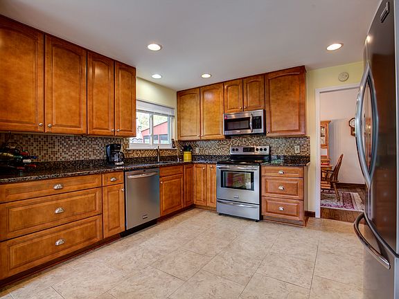 5th image of 212 E Juniper Ave
