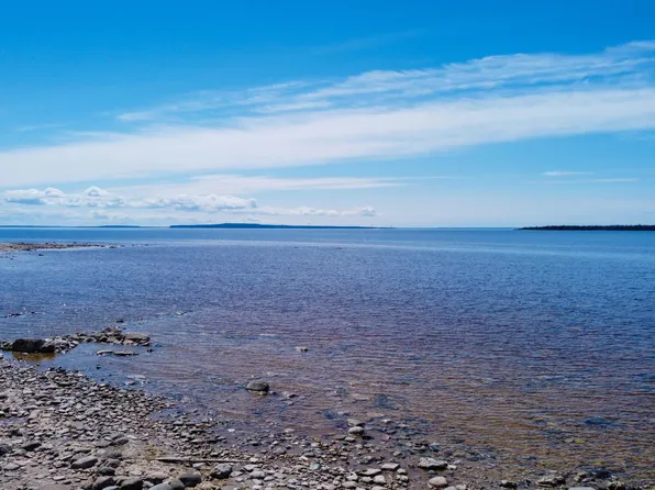 3734 N Saint Martins Point, Hessel, MI 49745