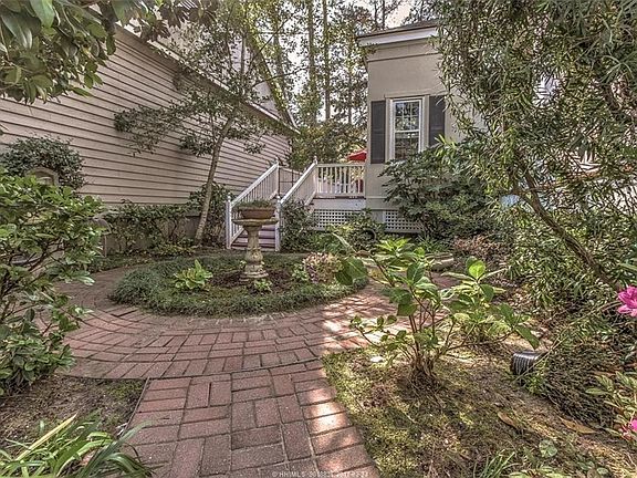 3rd image of 35 Crosstree Dr
