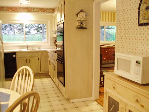 Eat-in Kitchen