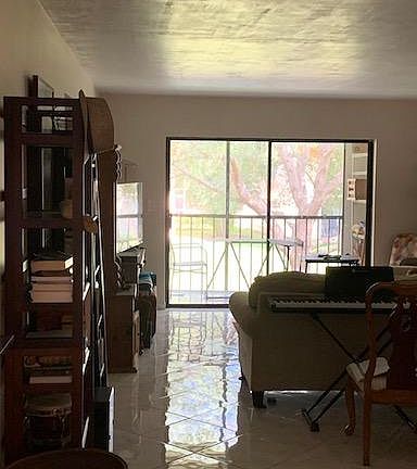 4th image of 15450 Pembridge Ave