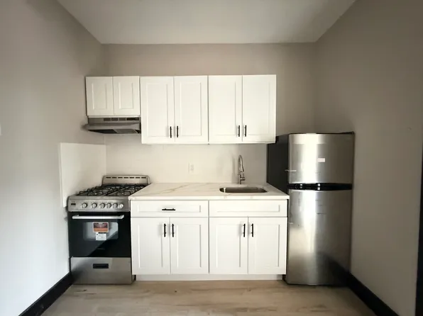 91 E 25th St #6, Bayonne, NJ 07002