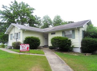 100 Pine Ln, Oak Ridge, TN 37830