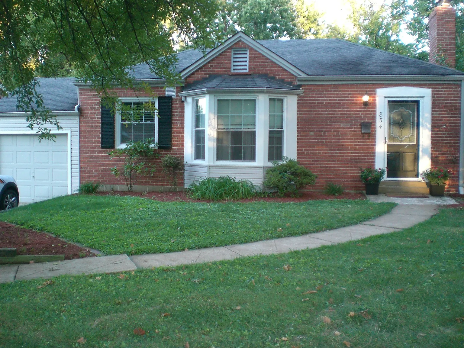 834 Pine Tree Ln photo 1