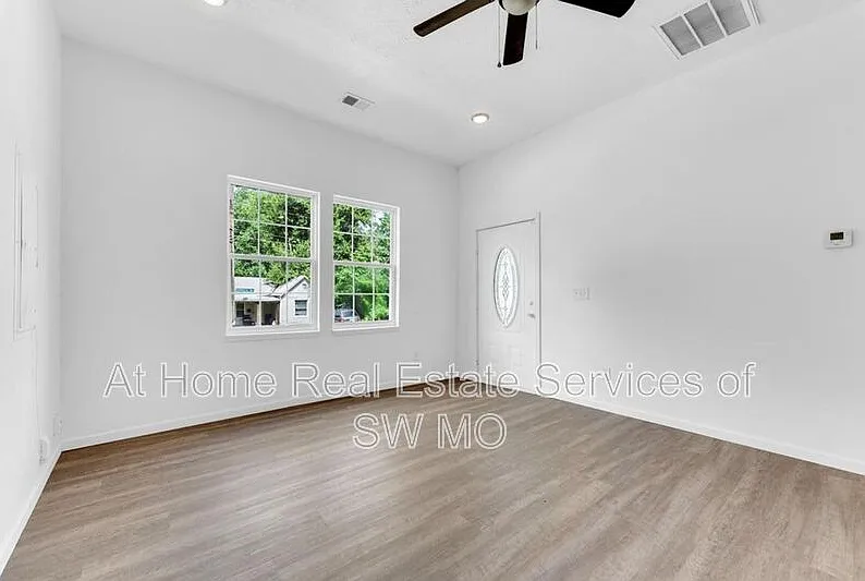3 bed, 2.0 bath, 1000 sqft, $1,280 — Photo 4
