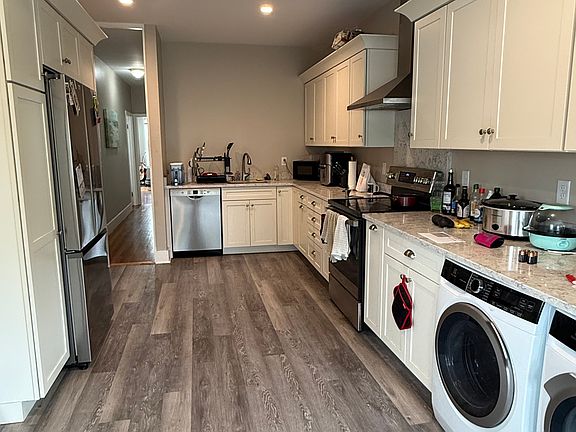 3rd image of 517-519 E 3rd St #3