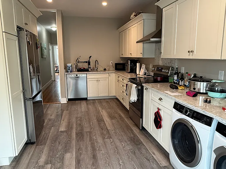 517-519 E 3rd St #3 — Photo 3