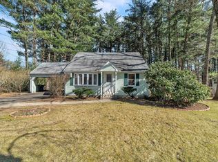 34 Chestnut Dr, Windsor, CT 06095