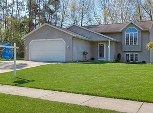 698 Linedrive St NE, Comstock Park, MI 49321