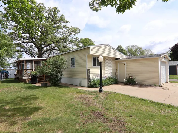 84 Falling Creek Cir, Janesville, WI 53548