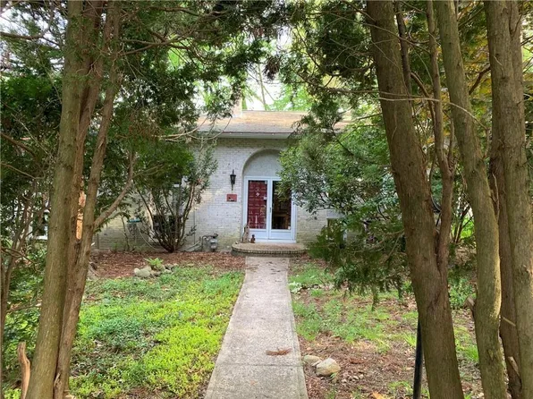 18 Barbato Dr, Johnston, RI 02919