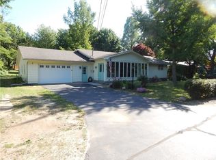 1 Primrose Ln, Fredonia, NY 14063