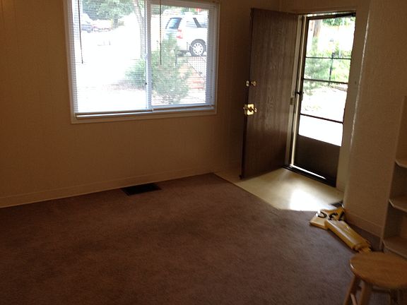 LR looking to door_08062014