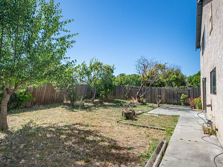 321 Brookshire Ct — Photo 41