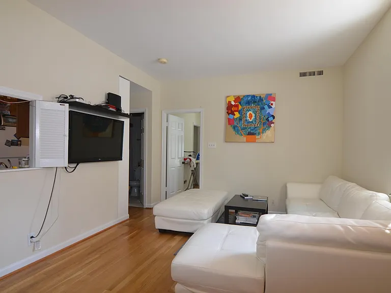 1830 17th St NW #308 — Photo 3