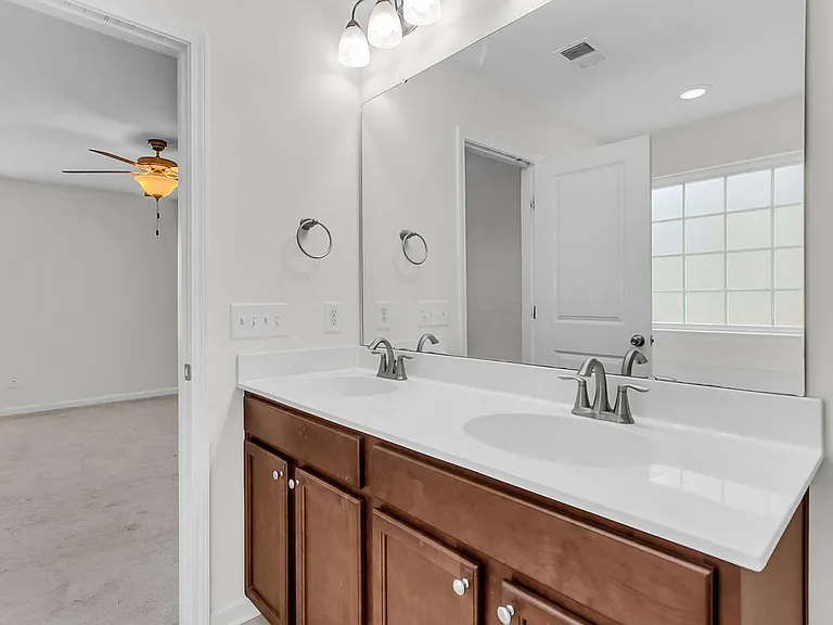 212 Longford Dr — Photo 37