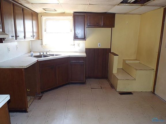 4th image of 419 Venice Dr