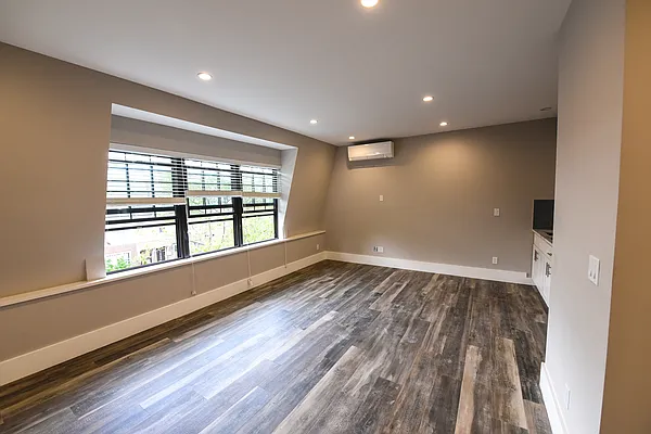 Rented by Realty 2000 Corp | media 23