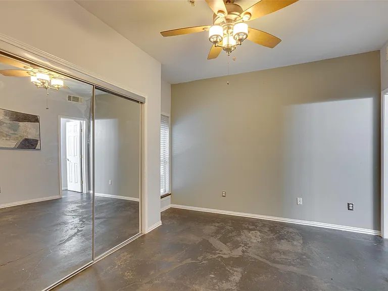 4104 N Hall St #101 — Photo 10