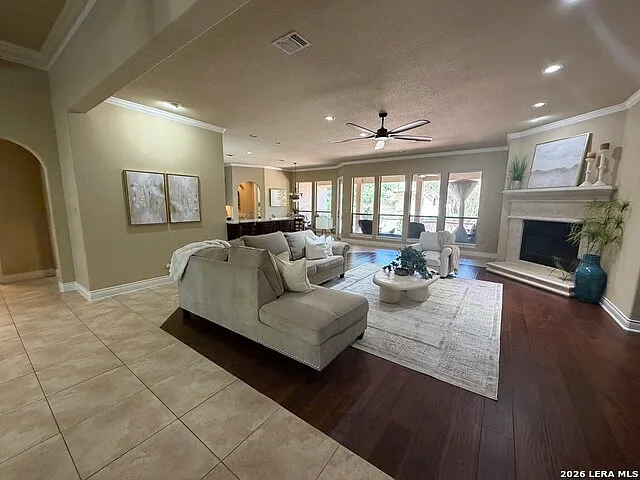 3 bed, 3.0 bath, 3266 sqft, $4,950 — Photo 4