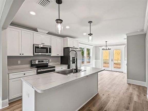 5th image of 76 Merwyn Dr